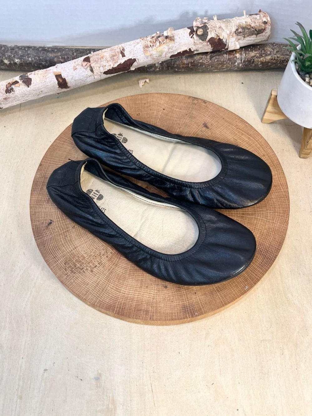The Storehouse Flats Women's Black Leather Ballet Flats NEW - Picture 2 of 16